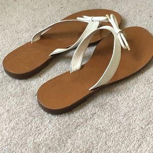 Kate Spade Flat Sandal (size 8)
